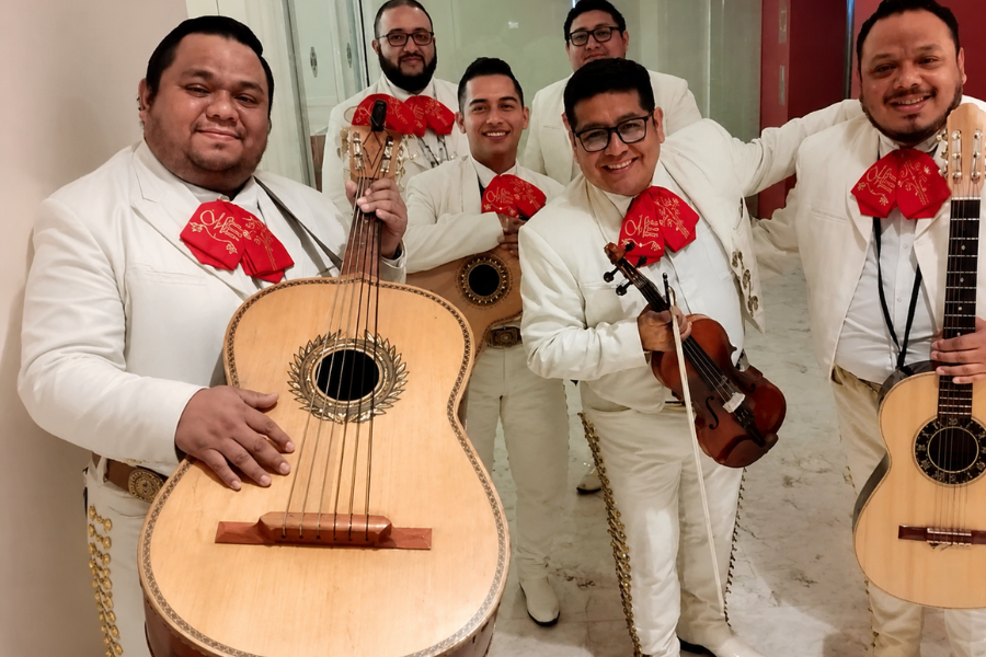 Integrantes de Mariachi Tuxtla en un evento en Tuxtla Gutiérrez